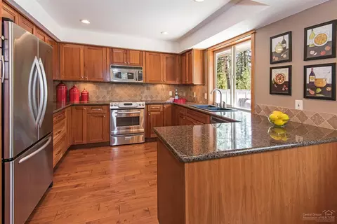 56904 E Park Ln, Sunriver, OR 97707 photo 9