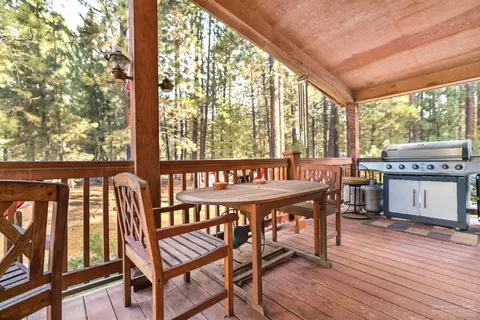 15865 Lava Dr, La Pine, OR 97739 photo 2