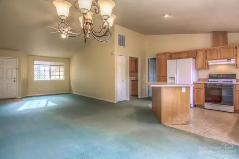 20806 Cross Ct, Bend, OR 97701 photo 4