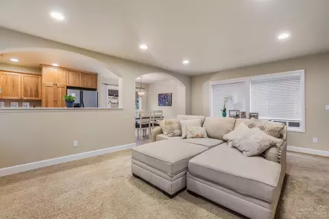20265 Schaeffer Dr, Bend, OR 97703 photo 9