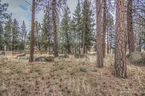 61697 Cedarwood Rd, Bend, OR 97702 photo 3