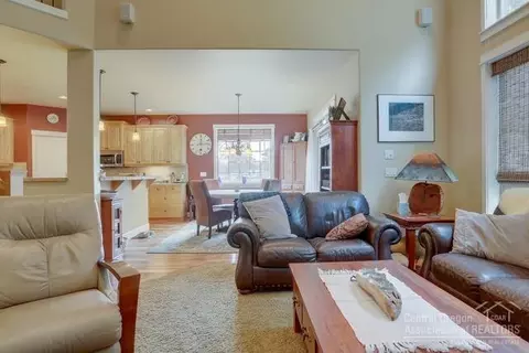 20426 Jacklight Ln, Bend, OR 97702 photo 4