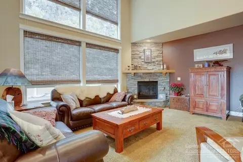 20426 Jacklight Ln, Bend, OR 97702 photo 3