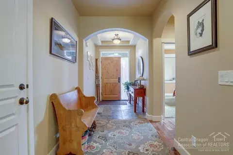 20426 Jacklight Ln, Bend, OR 97702 photo 2