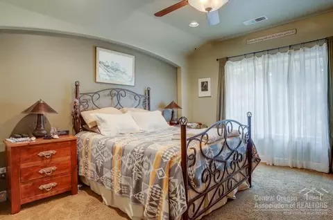 20426 Jacklight Ln, Bend, OR 97702 photo 11