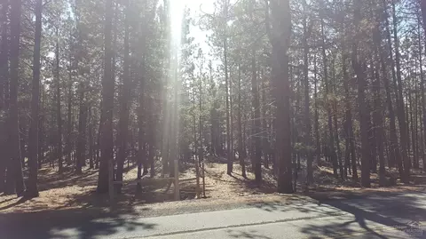 18713 River Woods Dr, Bend, OR 97702 photo 2