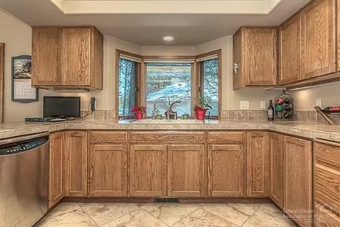 60894 Willow Creek Loop, Bend, OR 97702 photo 2