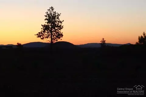 61490 Hawk Ct, Bend, OR 97702 photo 9