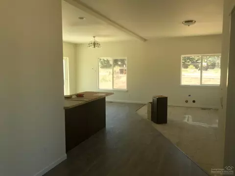 63025 Amherst Pl, Bend, OR 97701 photo 2