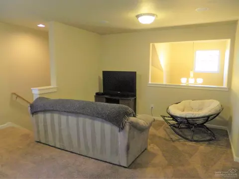 16561 Beesley Pl, La Pine, OR 97739 photo 5