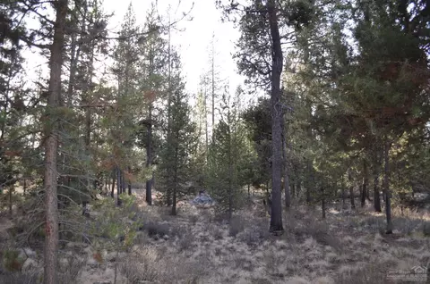 17817 Trader Ln, Bend, OR 97707 photo 3