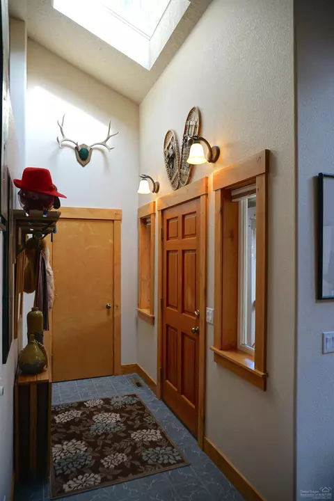 19916 Mcclellan Rd, Bend, OR 97702 photo 5