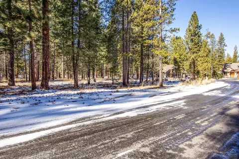 56154 Sable Rock Loop, Bend, OR 97707 photo 2