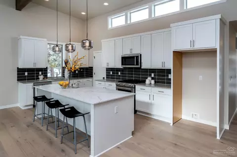 63121 Iner Loop, Bend, OR 97701 photo 5