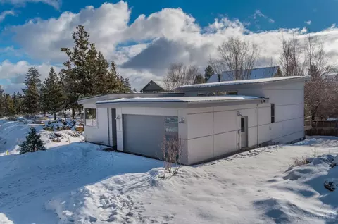 63121 Iner Loop, Bend, OR 97701 photo 2