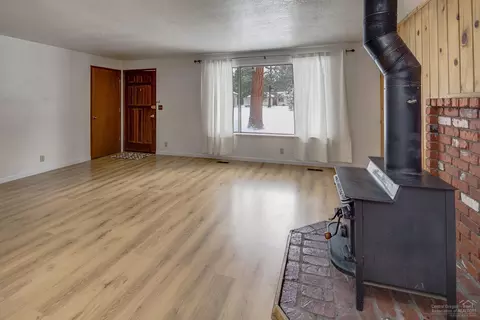 60862 Windsor Dr, Bend, OR 97702 photo 2