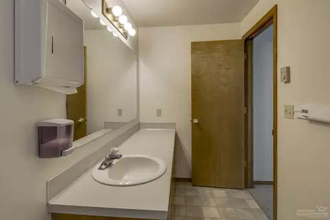 60591 Springtree Ct, Bend, OR 97702 photo 11