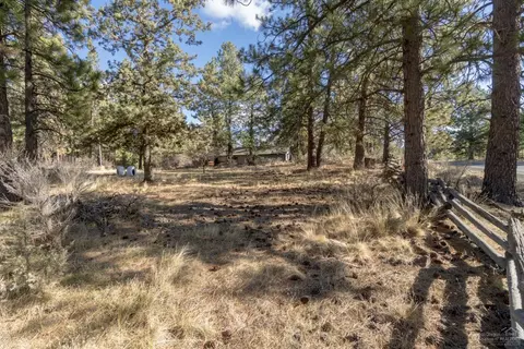 60591 Springtree Ct, Bend, OR 97702 photo 2