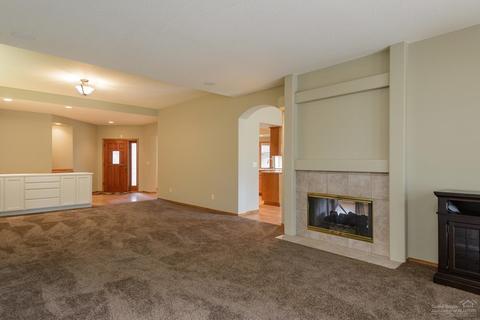 60841 Willow Creek Loop, Bend, OR 97702 photo 5