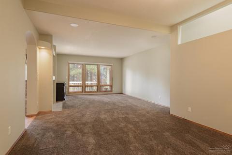 60841 Willow Creek Loop, Bend, OR 97702 photo 3