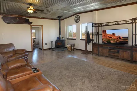 21475 Gift Rd, Bend, OR 97701 photo 5