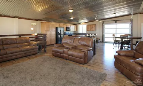 21475 Gift Rd, Bend, OR 97701 photo 4