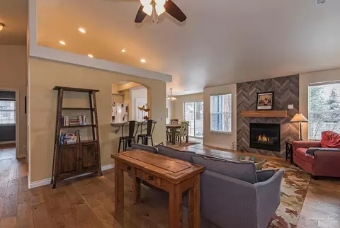 19504 Fishhawk Loop, Bend, OR 97702 photo 2