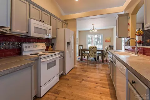 19504 Fishhawk Loop, Bend, OR 97702 photo 8