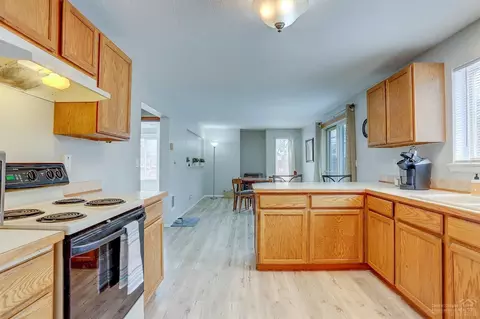 3041 NE Madison Ave, Bend, OR 97701 photo 5
