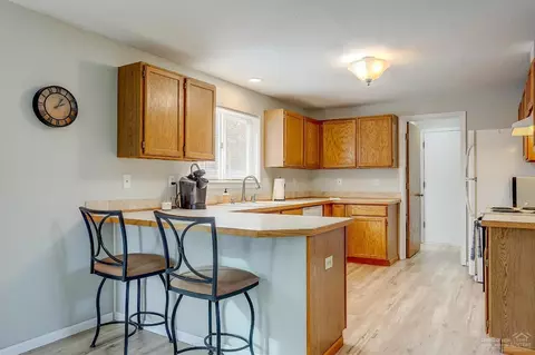 3041 NE Madison Ave, Bend, OR 97701 photo 4