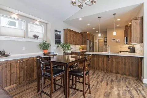 627 NE Vail Ln, Bend, OR 97701 photo 3