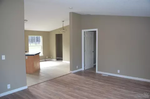 145525 Post Ct, La Pine, OR 97739 photo 2