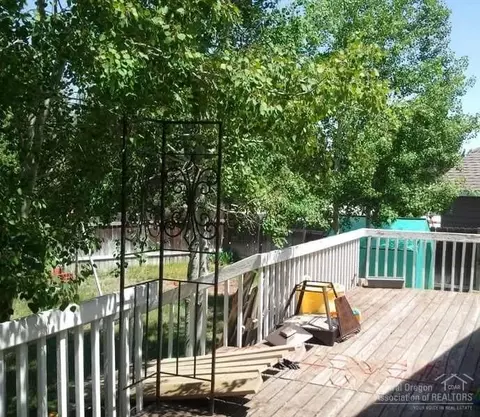 949 NE Lena Pl, Bend, OR 97701 photo 12