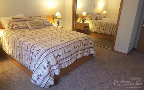 949 NE Lena Pl, Bend, OR 97701 photo 6