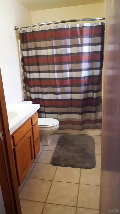 949 NE Lena Pl, Bend, OR 97701 photo 11