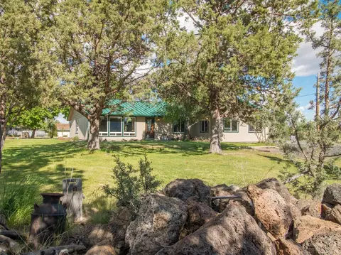 62570 Dixon Loop, Bend, OR 97701 photo 2
