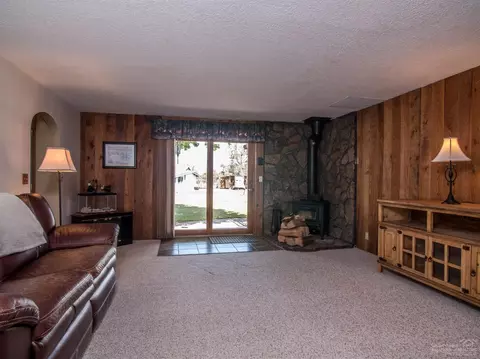 62570 Dixon Loop, Bend, OR 97701 photo 5