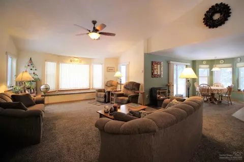16511 Sprague Loop, La Pine, OR 97739 photo 3