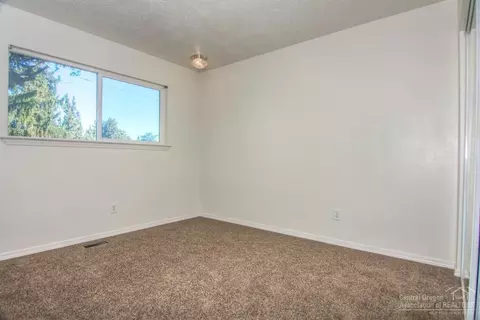 20240 Mountain View Dr, Bend, OR 97703 photo 13