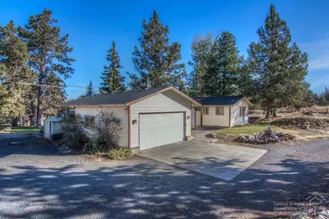 20240 Mountain View Dr, Bend, OR 97703 photo 2