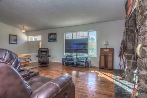20240 Mountain View Dr, Bend, OR 97703 photo 5