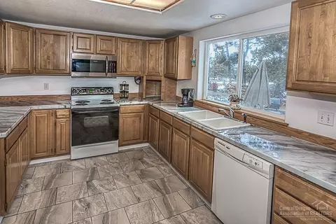 20240 Mountain View Dr, Bend, OR 97703 photo 8