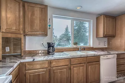 20240 Mountain View Dr, Bend, OR 97703 photo 9