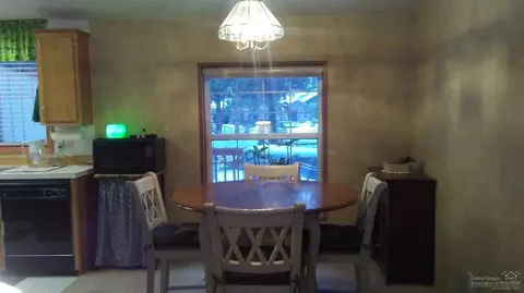 19073 Baker Rd, Bend, OR 97702 photo 5