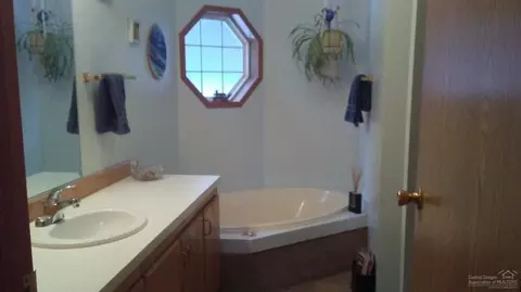 19073 Baker Rd, Bend, OR 97702 photo 9