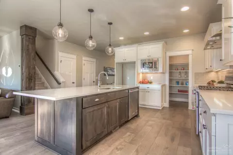 60838 Garrison Dr, Bend, OR 97702 photo 5