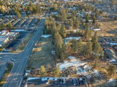 21085 Don St, Bend, OR 97701 photo 13