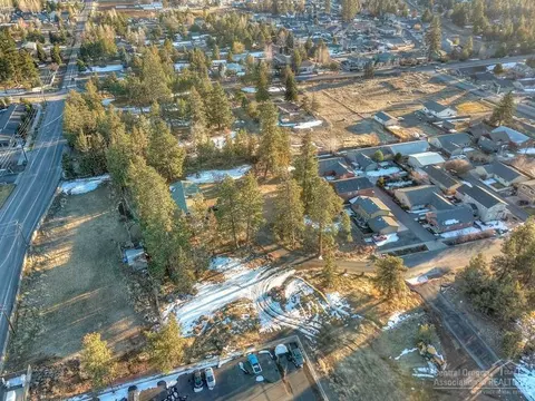 21085 Don St, Bend, OR 97701 photo 14