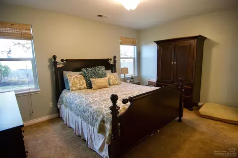60922 Garrison Dr, Bend, OR 97702 photo 6