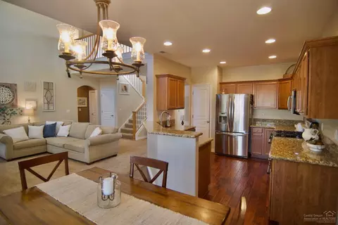 60922 Garrison Dr, Bend, OR 97702 photo 2